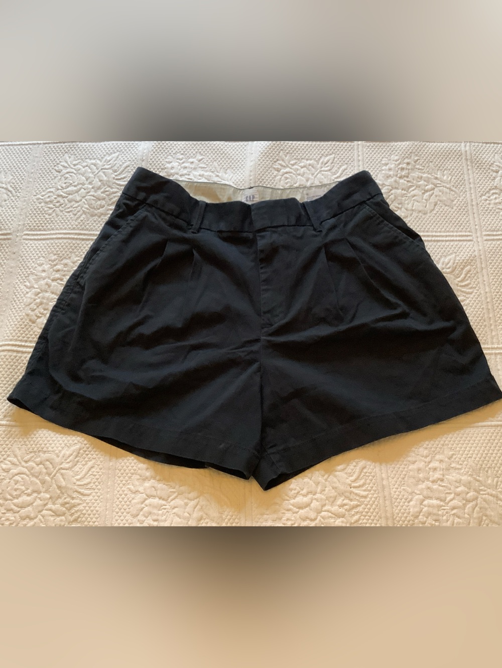 GAP Black High-Rise Pleated Women's Shorts - Picture 3 of 12
